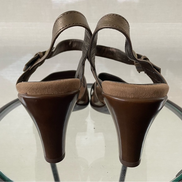 Like new Aerosoles metallic bronze heels in size 7. - Picture 4 of 10